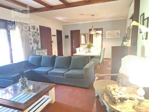 Casa 5 ambientes con 2 baños