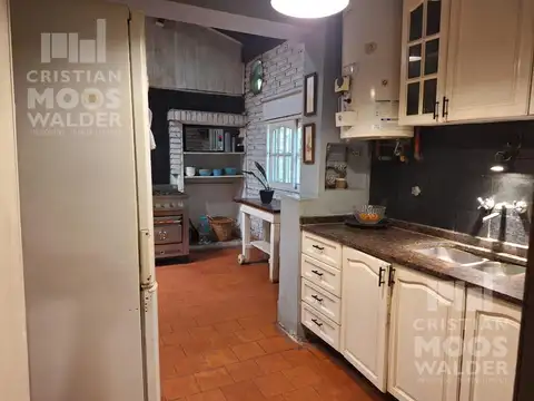 Casa en Venta con 3 cocheras