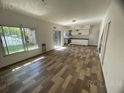 Alquiler ph 4 ambientescon cochera cubierta y patio con lavadero independiente  en villa adelina