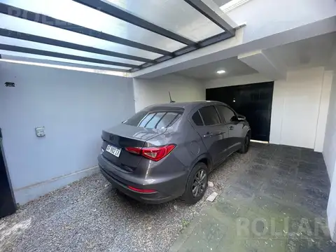 ALQUILER PH 4 AMBIENTES CON COCHERA CUBIERTA Y PATIO CON LAVADERO INDEPENDIENTE  EN VILLA ADELINA