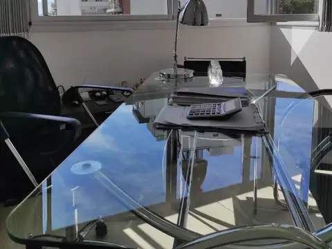 VENTA – PENTHOUSE 2 AMBIENTES CON GRAN TERRAZA PROPIA – 100 m² – APTO PROFESIONAL