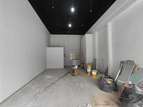 Local 50 m2 soble altura Avenida Valparaiso zona sur