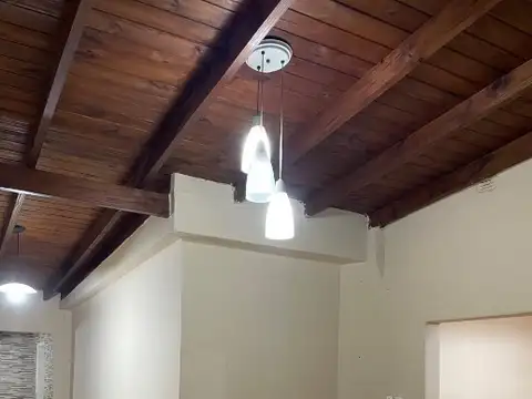 Depto Tipo Casa en Alquiler en Castelar Sur, $ 360.000