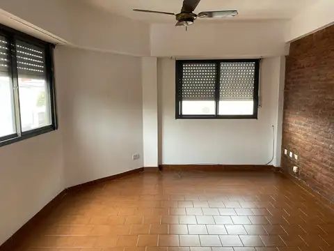 Depto de un amb al frente