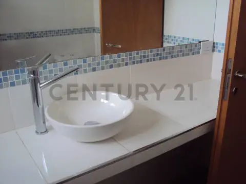 Casa en Alquiler con 1 cochera