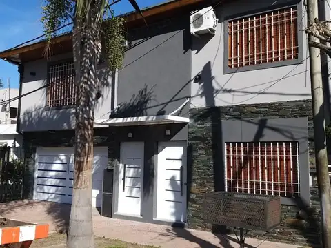 Casa con departamento en Venta, Apto Crédito, en Merlo.