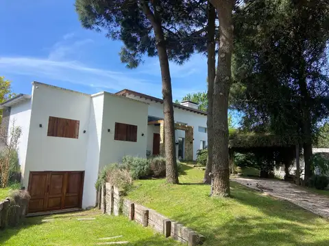 Casa 5 ambientes con 3 baños