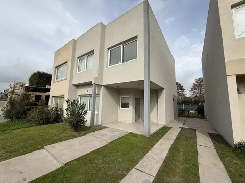 Casa en Alquiler en Bella Vista, USD 1.650