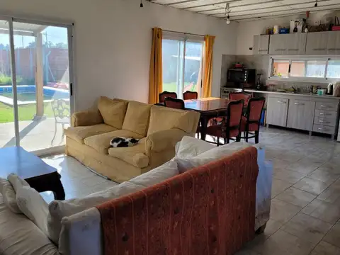 Casa en Venta con 2 cocheras