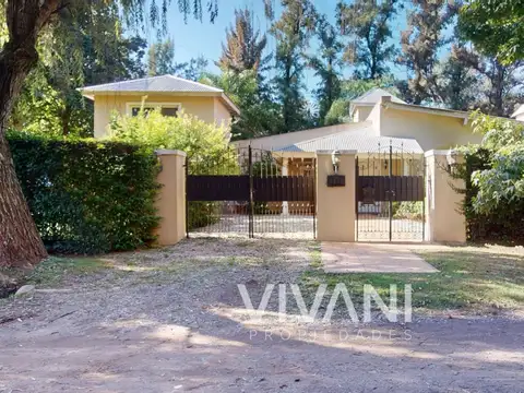 CASA VENTA 425 e/ 135 y 136. VILLA ELISA 1170 M2