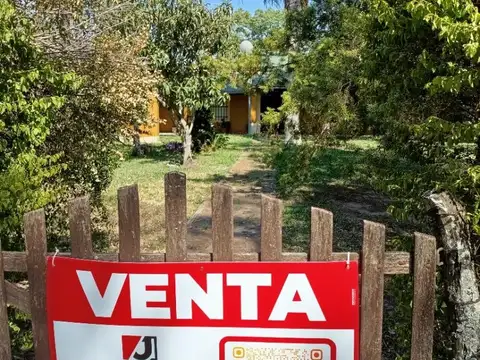 Casa casi una hectárea sobre Avenida  Mercedes Cortientes 