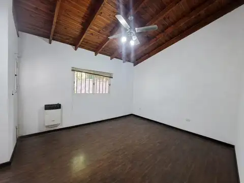 Casa 5 ambientes con 1 baño