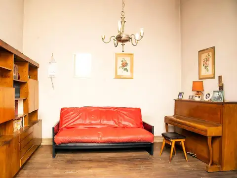Depto Tipo Casa en Venta 80 años