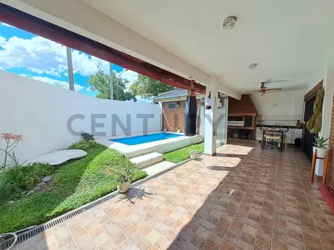Venta Casa 4 ambientes con pileta y cochera en San Justo