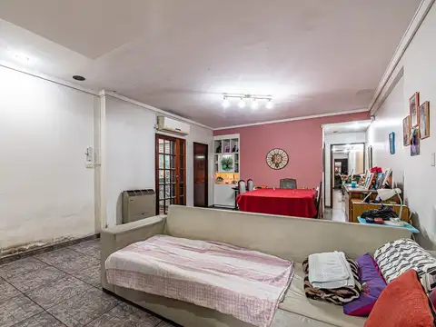 Casa 5 ambientes con 2 baños
