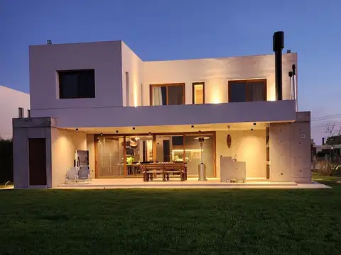 Au Dr. Ricardo Balbín km 31.5, Guillermo Enrique Hudson, Berazategui