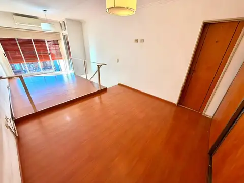 Departamento 2 ambientes tipo dúplex en excelente ubicación.