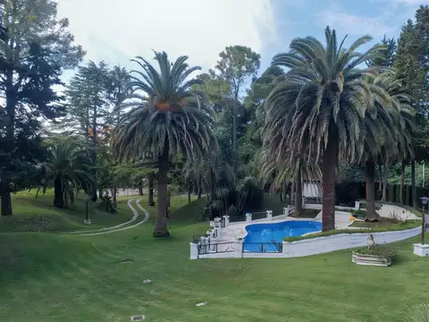 Casa 14 ambientes con 11 baños