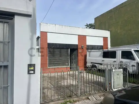 CASA EN VENTA 63 132 Y 133 3 DORMITORIOS. LOTE DE 374 MTS.