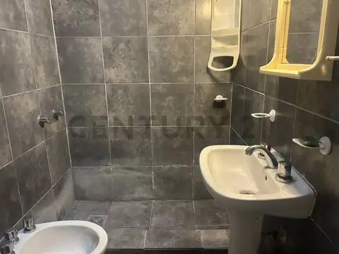 CASA EN VENTA 63 132 Y 133 3 DORMITORIOS. LOTE DE 374 MTS.