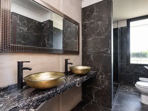 Casa 4 ambientes con 2 baños