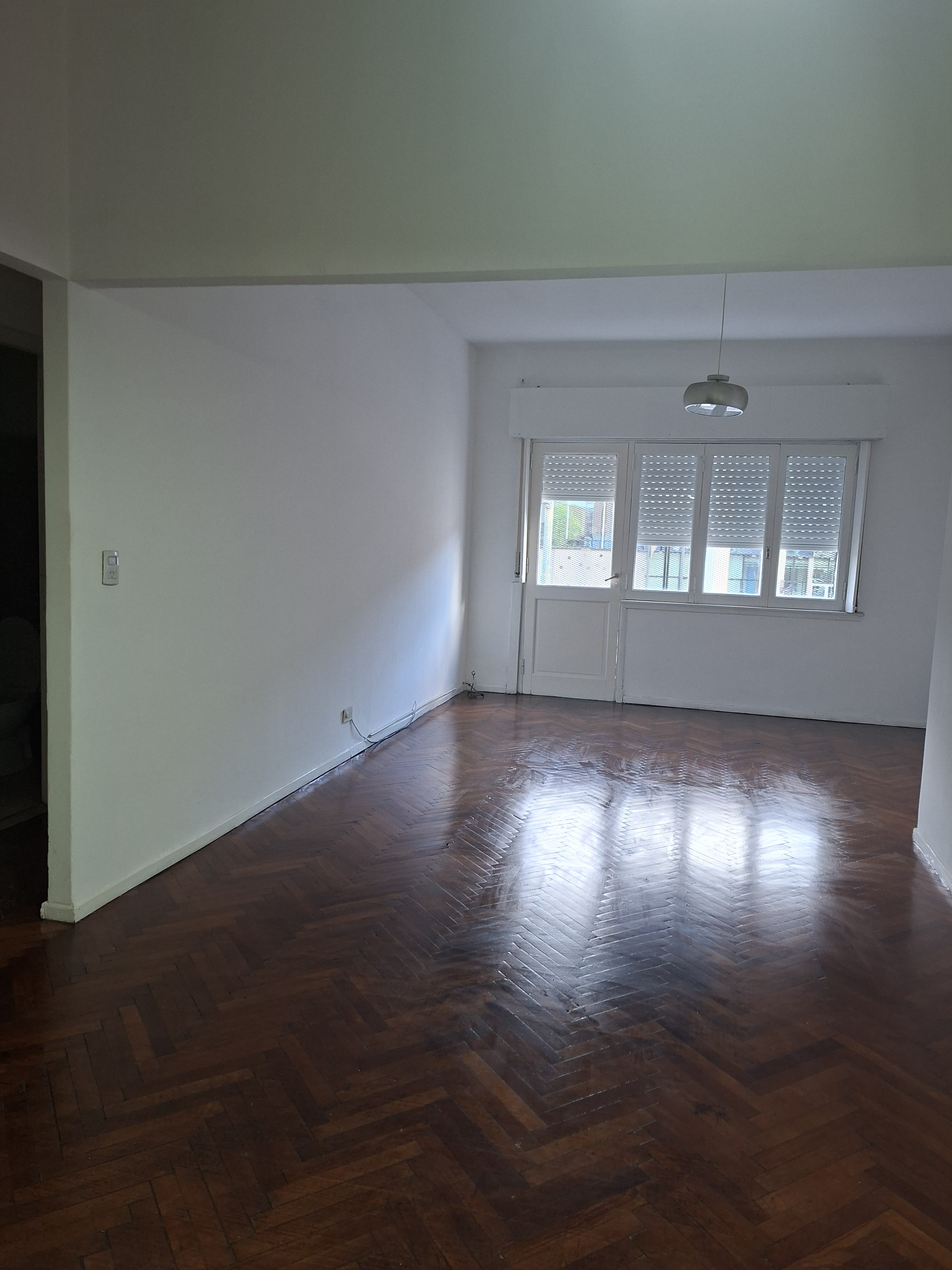 Depto Tipo Casa en Alquiler de 4 ambientes