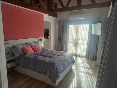 Casa 8 ambientes con 4 baños