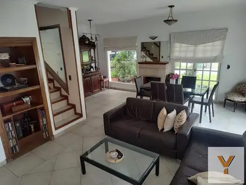 Casa en venta - 4 Dormitorios 8 Baños - Ezeiza