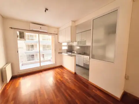 Belgrano (Blanco Encalada 2877 3° frente) - Alquiler Excelente Semipiso 2 amb c/ baño y toilette