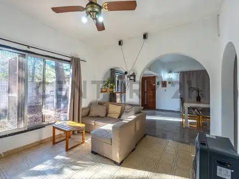 Casa en Venta con 3 cocheras