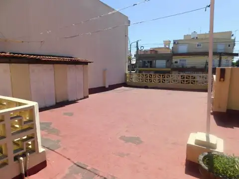 Casa en alquiler, 3 ambientes con garage, excelente ubicación