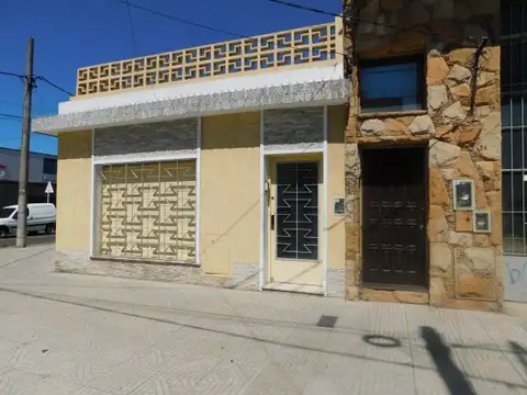 Av. J. D. PERON 3400
