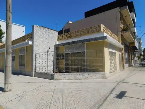 Casa en alquiler, 3 ambientes con garage, excelente ubicación