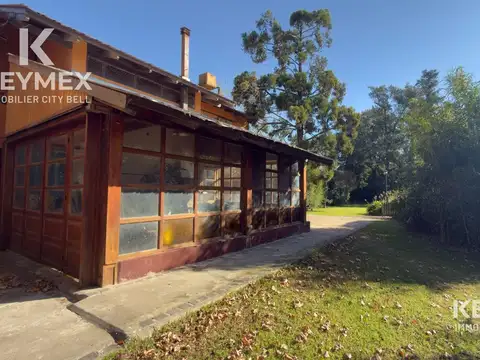 Casa de 2 dormitorios y piscina/pileta en venta en City Bell