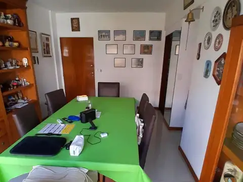 DEPARTAMENTO DE 3 AMBIENTES AL FRENTE CON COCHERA FIJA