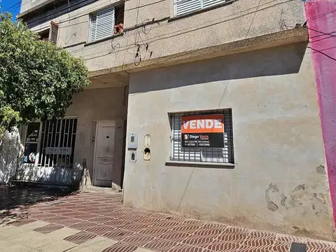 Casa con local y 2 Dormitorios en San Lorenzo, Oroño al 700.