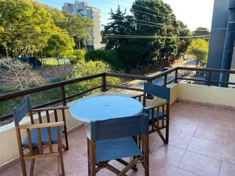 DEPARTAMENTO 3 AMBIENTES AL FRENTE CON BALCON Y PARRILLA.