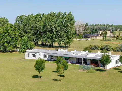 VENTA CASA 4 AMB 1.2 HA LA MACARENA AMOBLADA