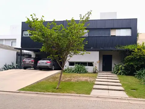 Casa de 4 dormitorios en venta Barrio Santina Norte - Valle Escondido