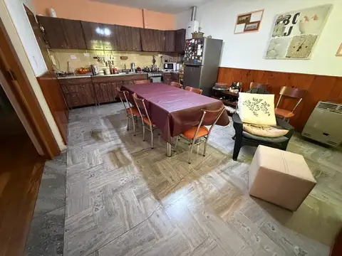 Casa 4 ambientes con 2 baños