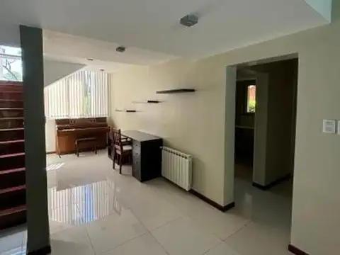 Casa en Venta con 3 cocheras