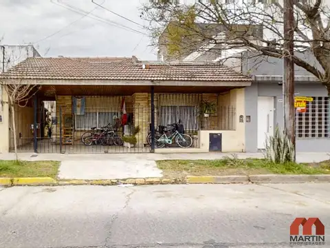 Casa en Venta de 5 Ambientes en Martinez con Cochera, Patio y Terraza