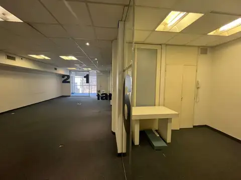 Oficina 5 ambientes con 2 baños