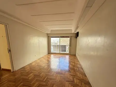 4 AMB con DEPENDENCIAS  AL FRENTE  BALCON, BAULERA Y ESPACIO GUARDA COCHE NO FIJO.