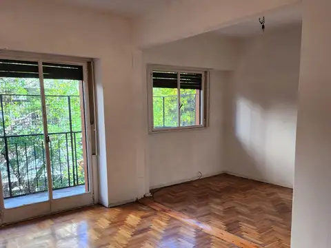 3 ambientes frente con balcón posible 3° dormitorio