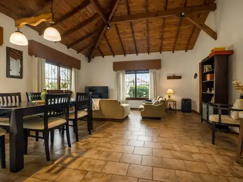 Casa 4 ambientes con 1 baño