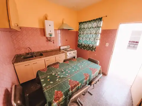 Casa en Alquiler en Ezpeleta Este, $ 700.000