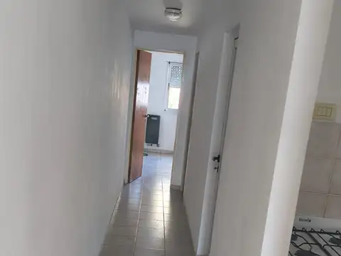 departamento un dormitorio al frente, con balcon alquiler.  la plata