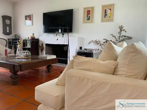 Casa 5 ambientes con 4 baños