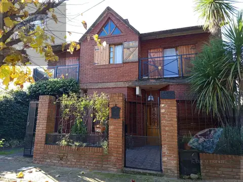 Casa 5 ambientes en Castelar Sur